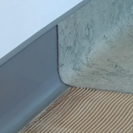 Коннелюрный односоставной плинтус Bonkeel Prof Серый (95х2700мм) в Саратове