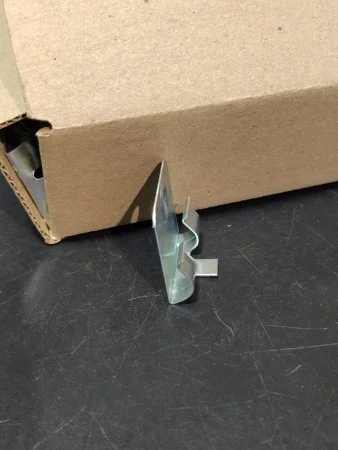 Клипсы к плинтусу MDF Bonkeel (50шт) в Саратове