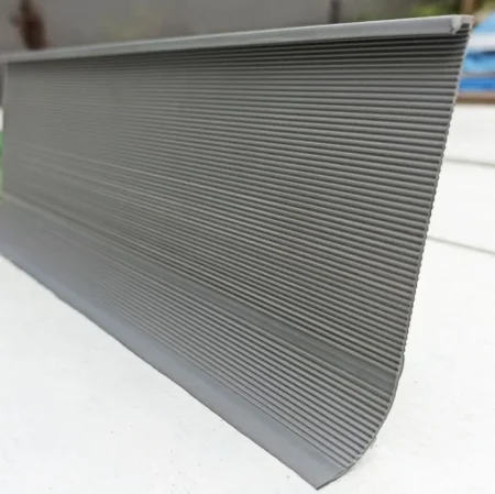 Коннелюрный односоставной плинтус Bonkeel Prof Серый (95х2700мм) в Саратове